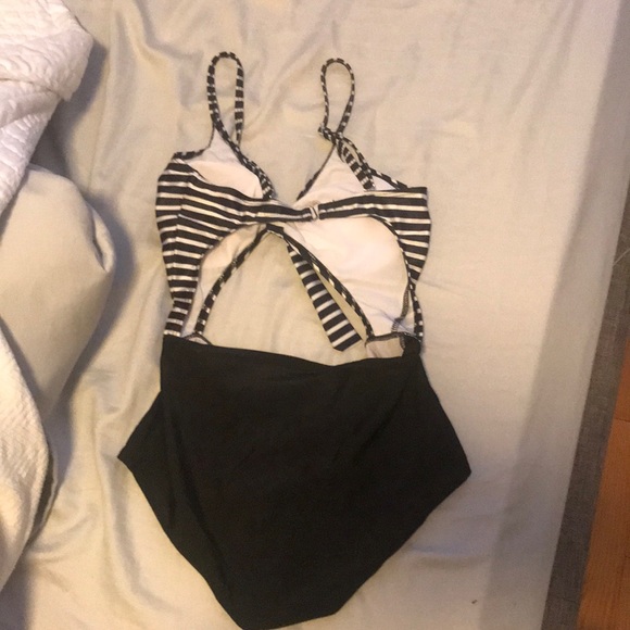 One piece! - Picture 2 of 2